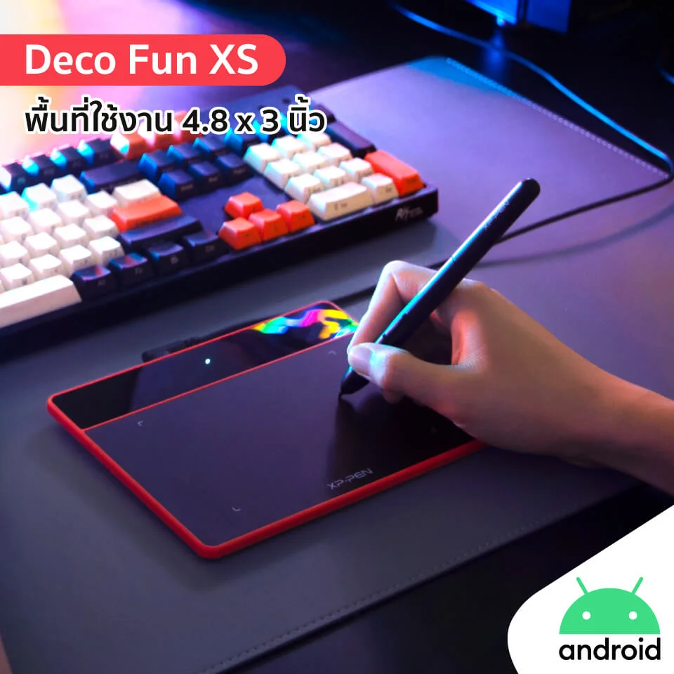 มือถือปากกาวาดบน XPPen Deco Fun XS สีแดงข้างคีย์บอร์ดเกมมิ่ง